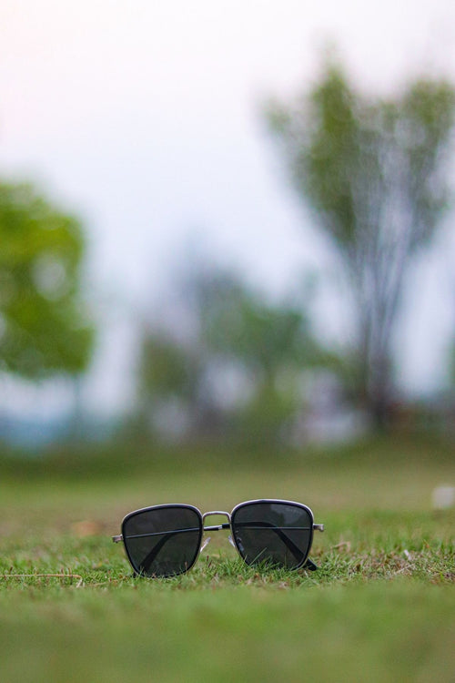 Gucci Sonnenbrille im Gras