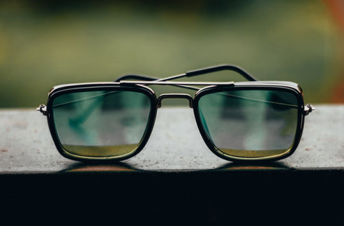 Gucci Sonnenbrille auf Fensterbank